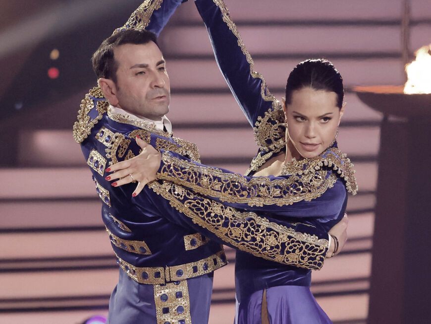 Ali Güngörmüs und Christina Luft tanzen bei "Let's Dance" und gucken ernst