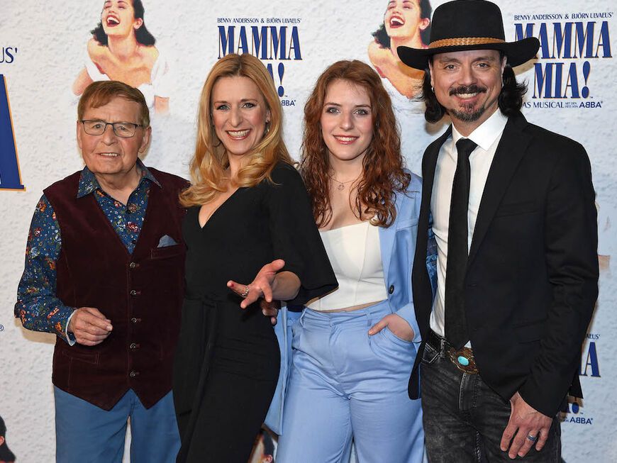Stefanie Hertel mit ihrer Familie bei ihrer Premiere bei Mamma Mia - Das Musical