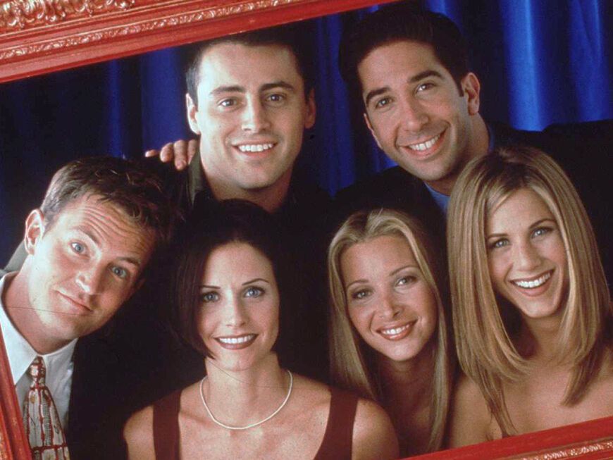 Der "Friends"-Cast posiert in einem Bilderrahmen