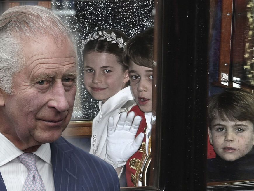 König Charles III., Prinzessin Charlotte, Prinz George und Prinz Louis. 