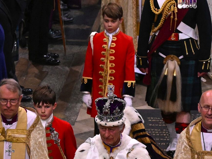 Prinz George als Ehrenpage von König Charles III. 