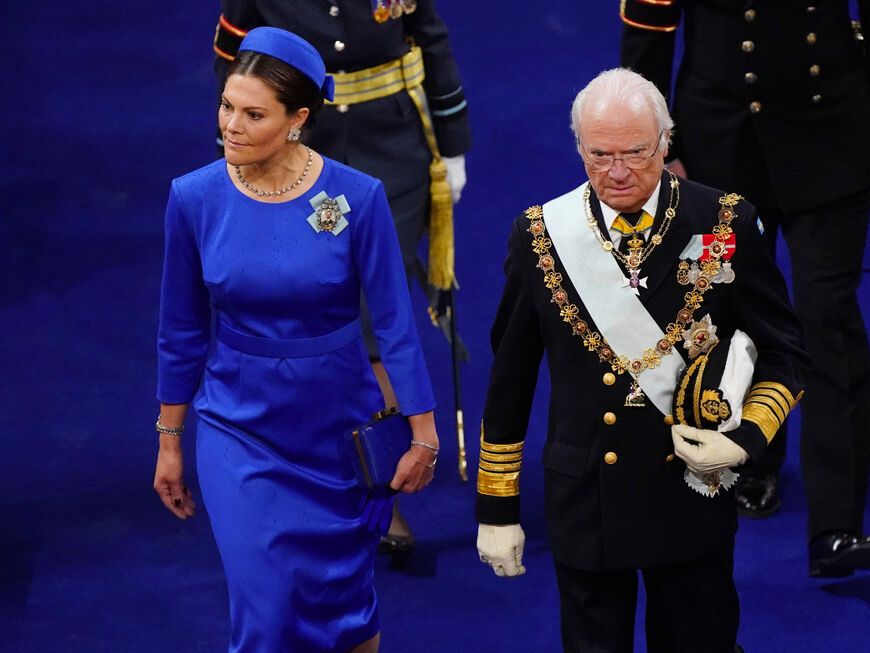Prinzessin Victoria und König Carl Gustaf bei der Krönung von König Charles III. 