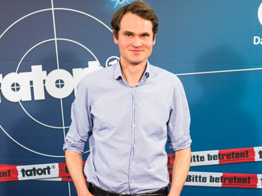 "Tatort"-Star Fabian Hinrichs posiert 