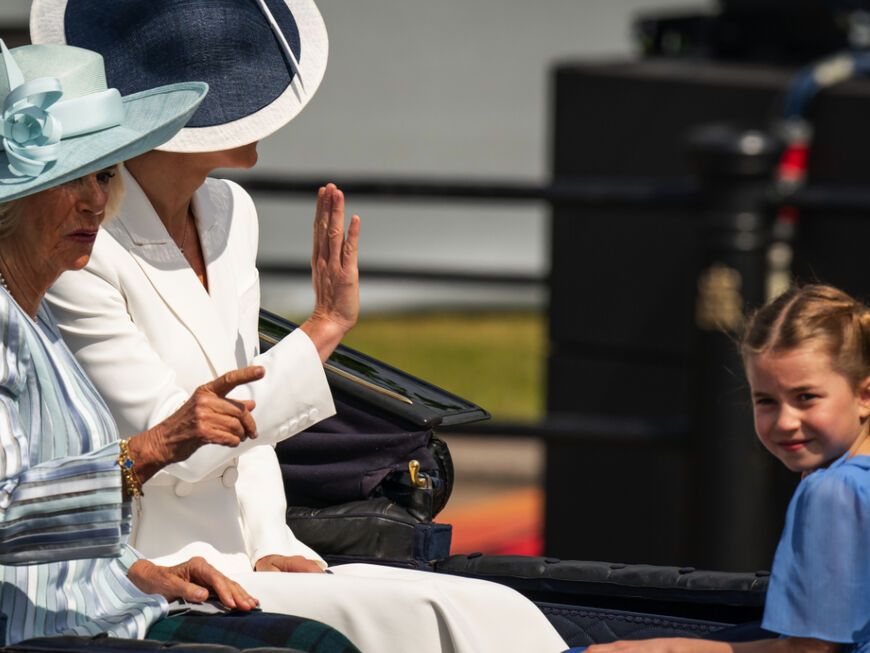 Königin Camilla und Prinzessin Charlotte, 2022. 