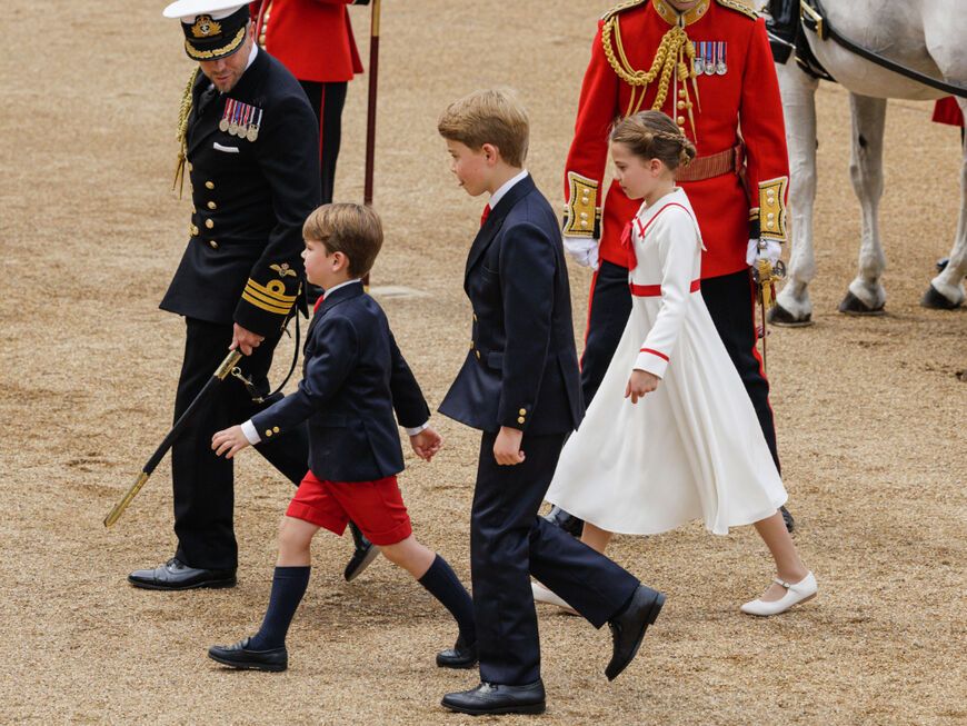 Prinz Louis, Prinz George und Prinzessin Charlotte bei der Parade. 