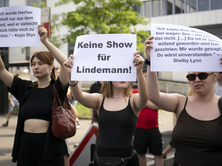 Rammstein Till Lindemann - Proteste "Keine Show für Lindemann"