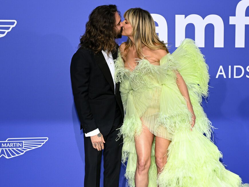 Tom Kaulitz und Heidi Klum küssen sich