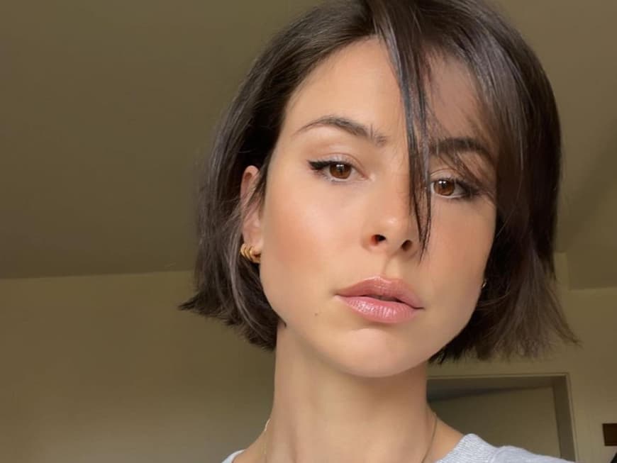 Lena Meyer-Landrut macht ein Selfie mit ihren kurzen Haaren