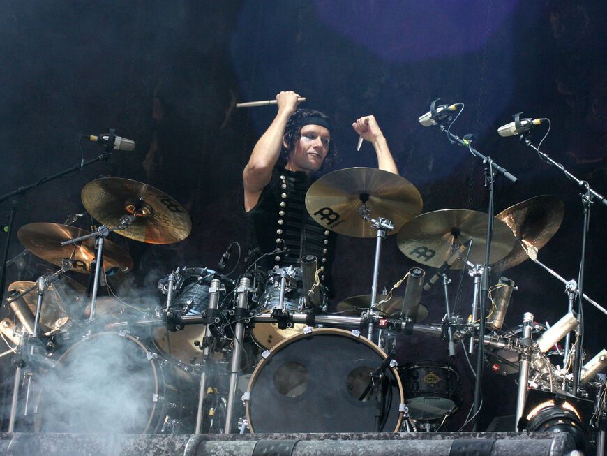 Christoph Schneider am Schlagzeug