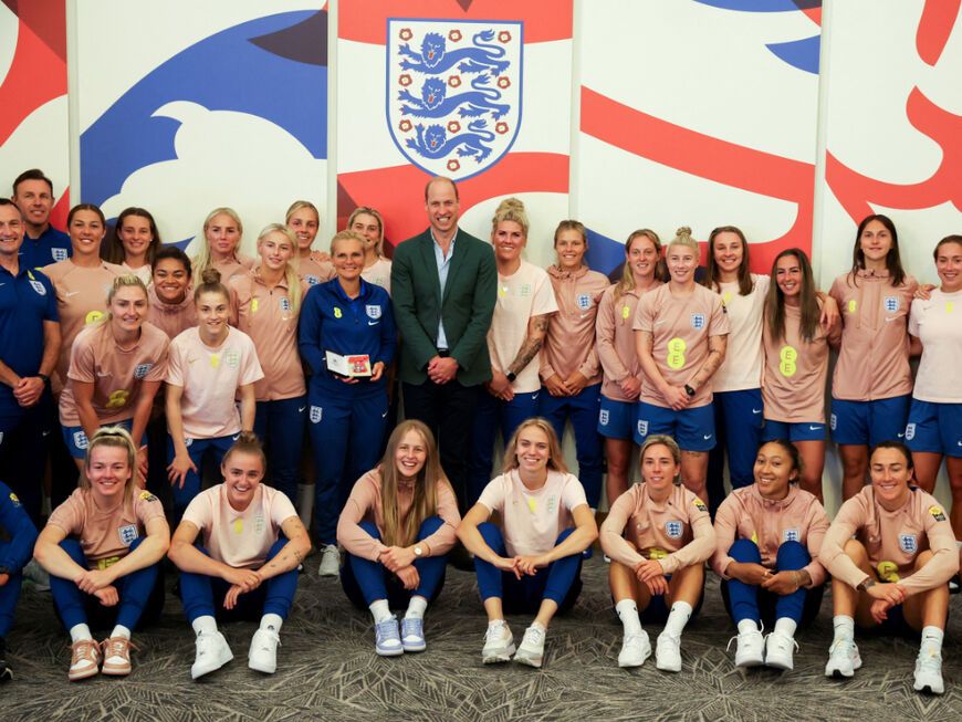 Prinz William zu Besuch bei der englischen Frauenfußballmannschaft. 