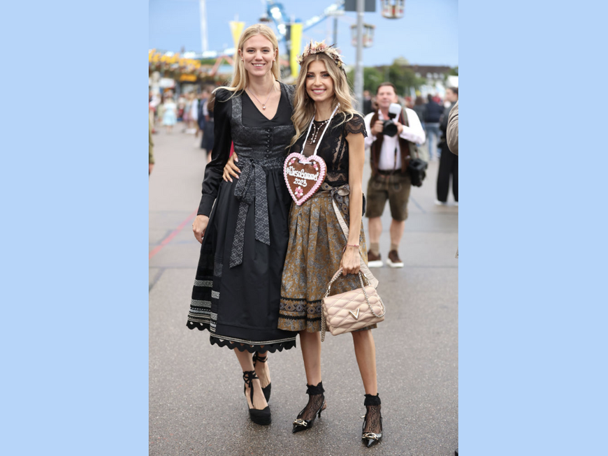 Stars auf dem Münchner Oktoberfest 2023: Cathy Hummels und Larissa Marolt