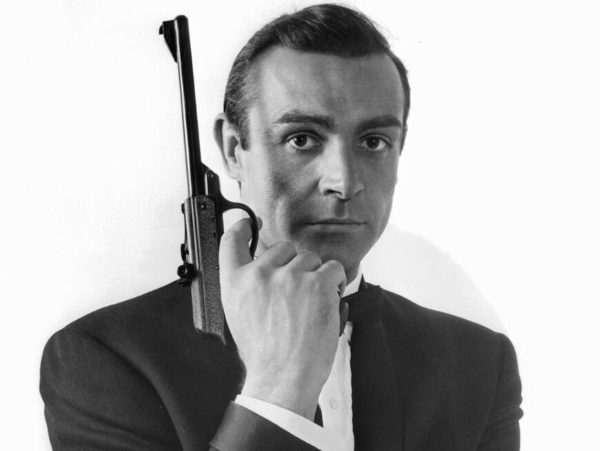 Sean Connery als James Bond mit Pistole
