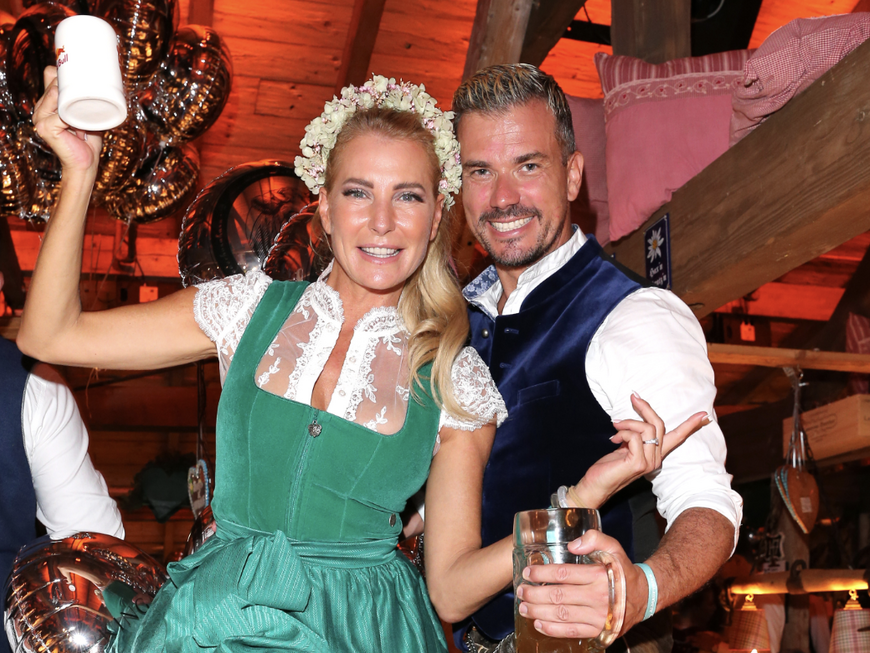Stars auf dem Münchner Oktoberfest 2023: Giulia Siegel und Ludwig Heer 