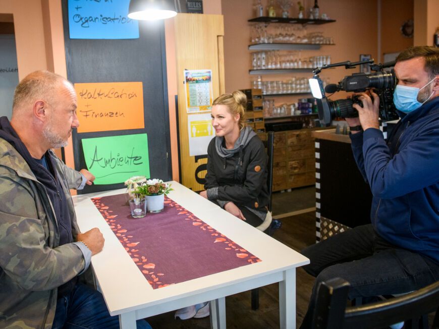 Frank Rosin bei den Dreharbeiten zur kabel-Eins-Show "Rosins Restaurant"