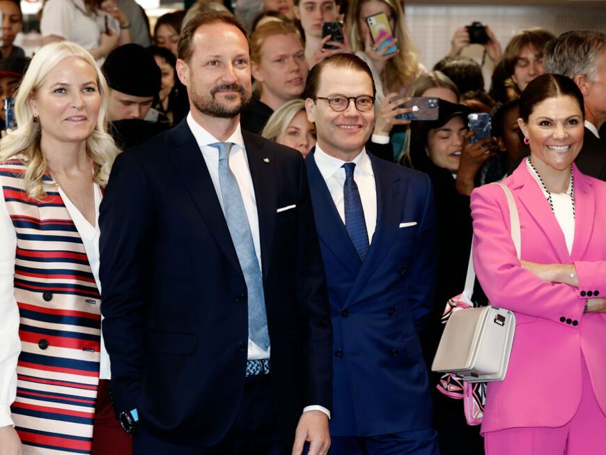 Prinzessin Mette-Marit, Prinz Haakon, Prinz Daniel und Prinzessin Victoria. 