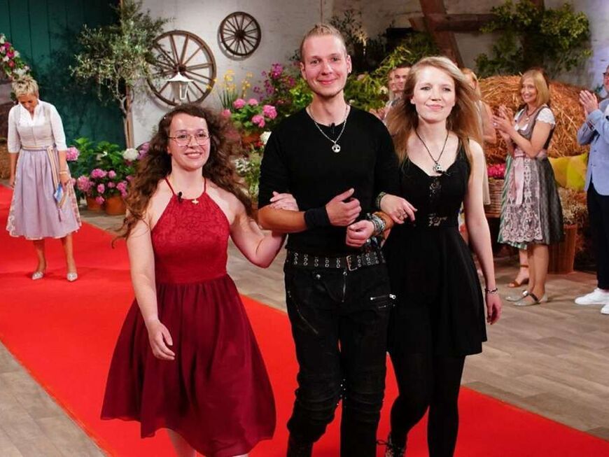 "Bauer sucht Frau" Staffel 19 - Scheunenfest mit Christoph, Stephanie und Lisa 