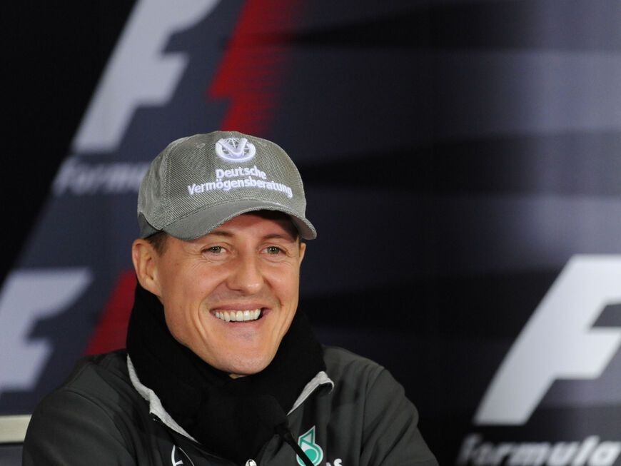 Michael Schumacher unterschreibt bei Petronas 2010