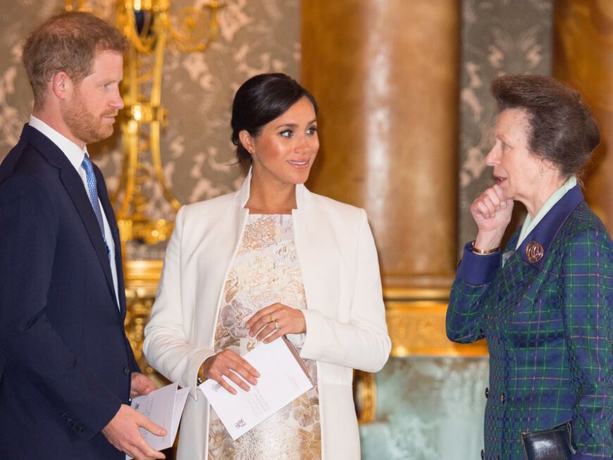 Prinz Harry und Herzogin Meghan mit Prinzessin Anne. 