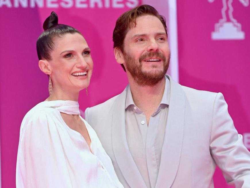 Daniel Brühl und seine Ehefrau Felicitas Rombold auf dem Pink Carpet in Cannes