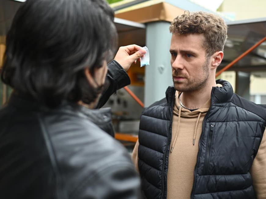 Maximilian konfrontiert Tom bei "Alles was zählt" damit, dass sein Bruder Marvin Drogen verkauft