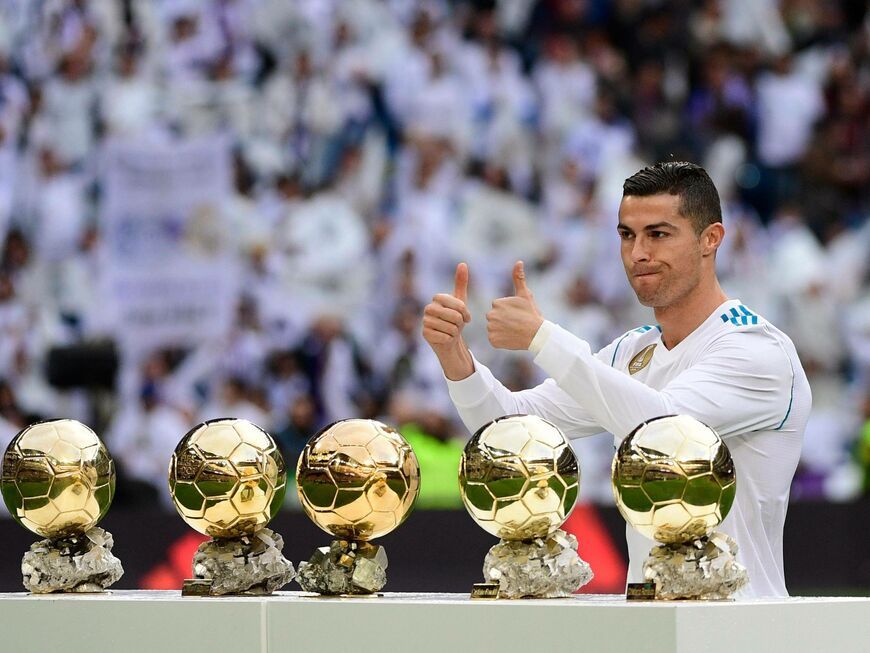 ©GettyImages Bereits das 5. Mal wurde Cristiano Ronaldo zum Weltfußballer gekürt.
