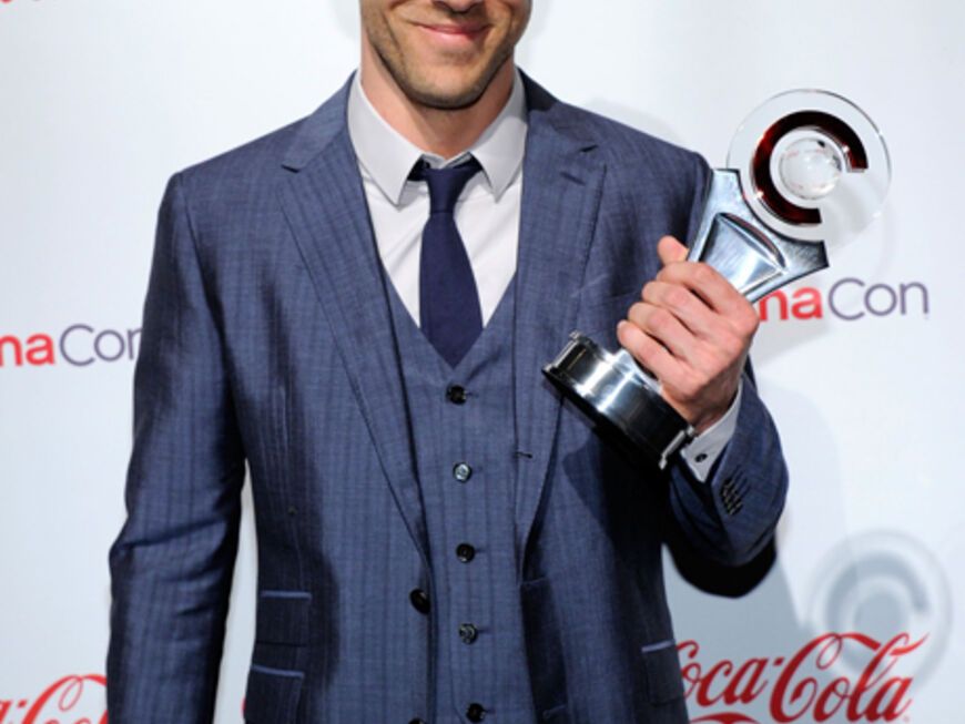 Cool: Ryan Reynolds (Noch-Ehemann von Scarlett Johansson) war nicht nur Preisträger. Er gehörte auch zu den beliebtesten Single-Männern des Abends. Außerdem bekam er den "Male Star of the Year Award". Glückwunsch!
