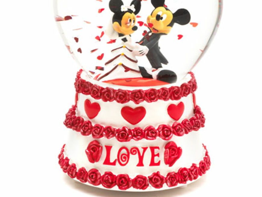 Mit dieser niedlichen Disney-Schneekugel kann der Liebste unser Herz im Nu erobern:´ Micky und Minnie Maus-Hochzeitsschneekugel, ca. 39,95 Euro.´ Mehr unter:´ <a title="http://www.disneystore.de/" href="http://www.disneystore.de/" target="_blank">www.disneystore.de</a>