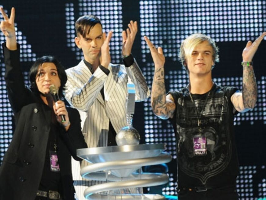 Die Jungs von "Placebo" bedanken sich bei ihren Fans. Sie nahmen die Auszeichnung als "Beste Alternative Band" entgegen