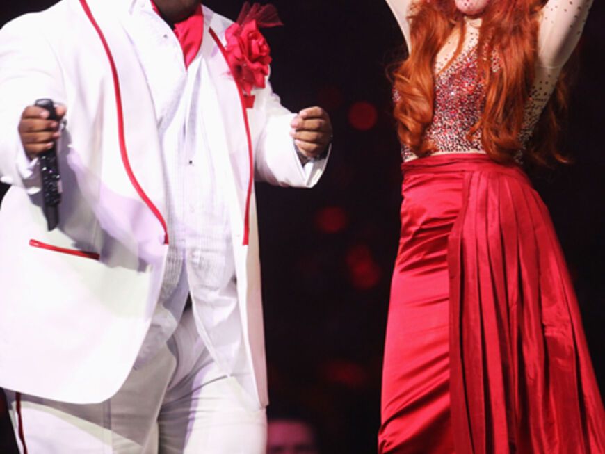 Bei den Grammys performte Cee-Lo Green seinen Hit mit Gwyneth Paltrow (die Single hat inzwischen Gold-Status erreicht). Bei den BRIT Awards stand er gemeinsam mit Paloma Faith auf der Bühne