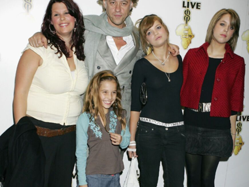 Familie Geldof nach dem Tod von Paula Yates: Fifi, Tiger Lily, Bob Geldof, Pixie und Peaches (v.l.)