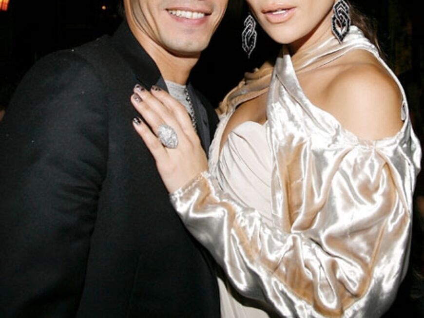 Nur das Beste für Max und Emme. Die Zwillinge von Jennifer Lopez und Marc Anthony wachsen im Luxus auf. Allein die antiken Babywiegen aus Frankreich kosteten über 75.000 Dollar