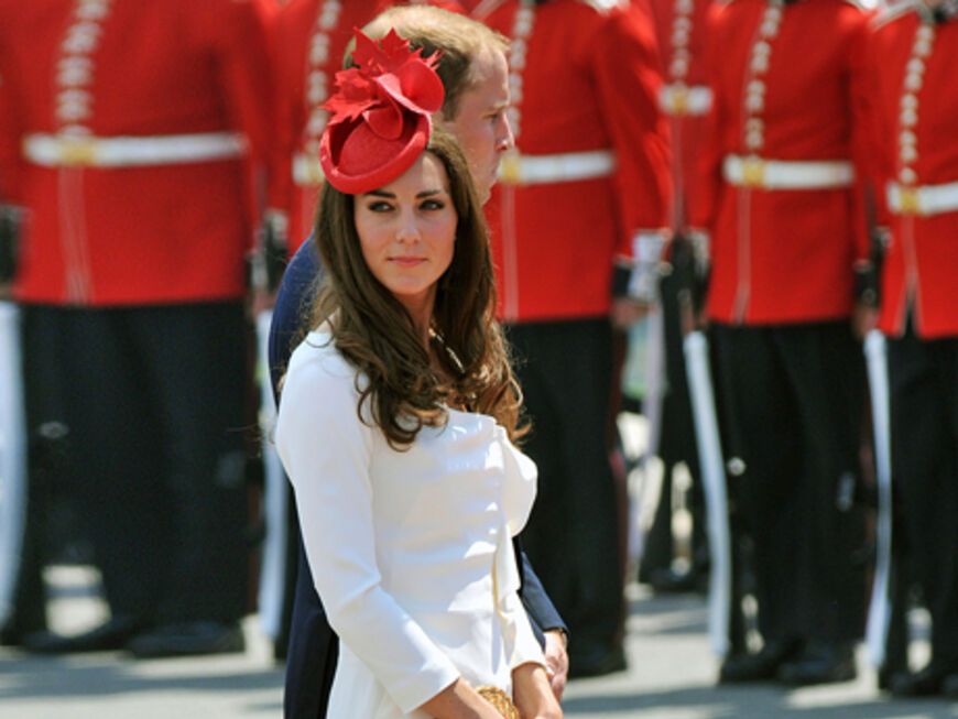 Sie hat nicht nur innerhalb kürzester Zeit unsere Herzen erobert - sondern auch die internationalen Style-Rankings: Kate Middleton wurde in der diesjährigen "Best Dressed"-Liste von Vanity Fair ganz oben gelistet. Herzlichen Glückwunsch!