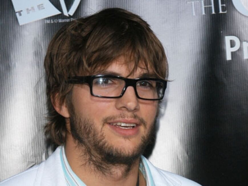Ihm steht einfach alles: Hollywood-Schönling Ashton Kutcher sieht auch mit Brille und Bart cool aus