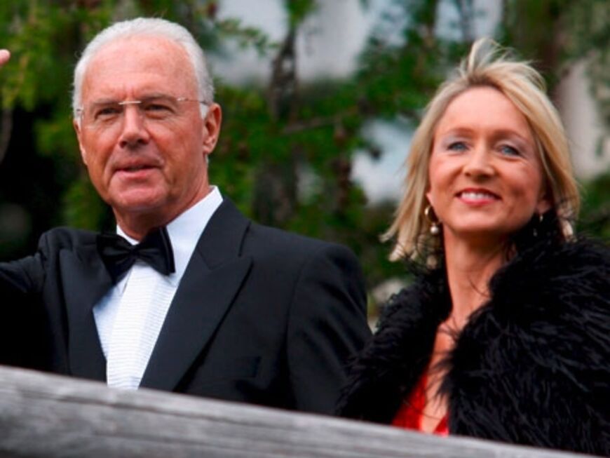 Franz Beckenbauer und Ehefrau Heidi verlassen die Bergkapelle Regina Pacis