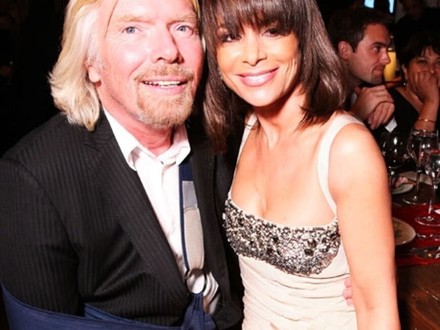 Sir Richard Branson posiert mit Sängerin Paula Abdul