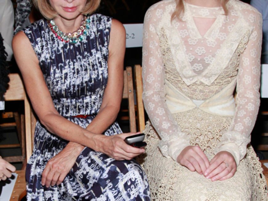 Wer sitzt denn da neben Anna Wintour? Es ist der Country-Star Taylor Swift