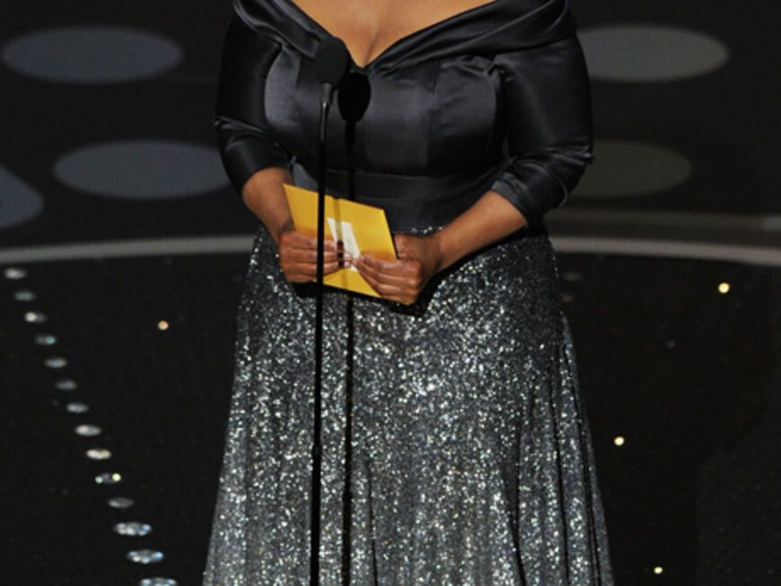 Oprah Winfrey darf ebenfalls einen Award überreichen und vergibt einen Oscar an die Beste Dokumentation ("Inside Job")