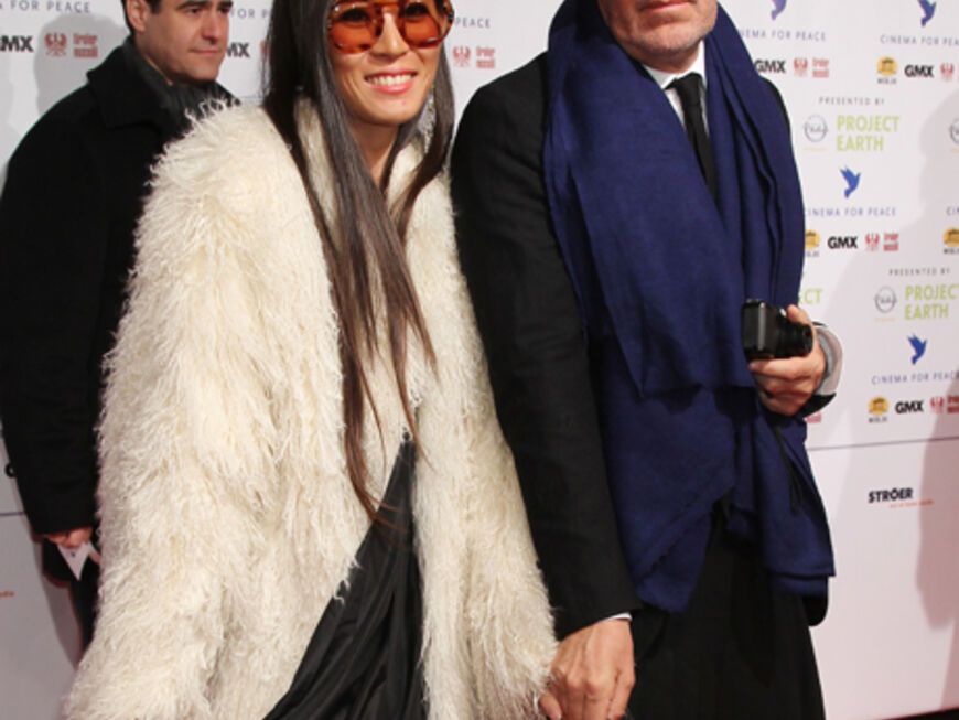 "I wear my sunglasses at night": Mit diesem Motto erschienen Star-Fotograf Michel Comte und seine Frau Ayako