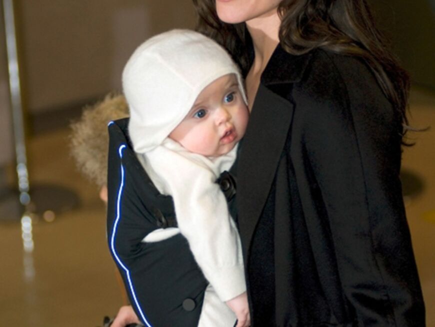 Jolie trägt die kleine Vivienne Marcheline