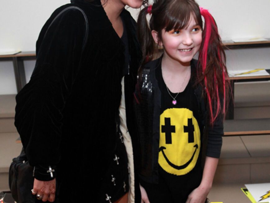 Vanessa Hudgens posiert mit Ava Cutrone-Calvo, Tochter von PR-Managerin Kelly Cutrone