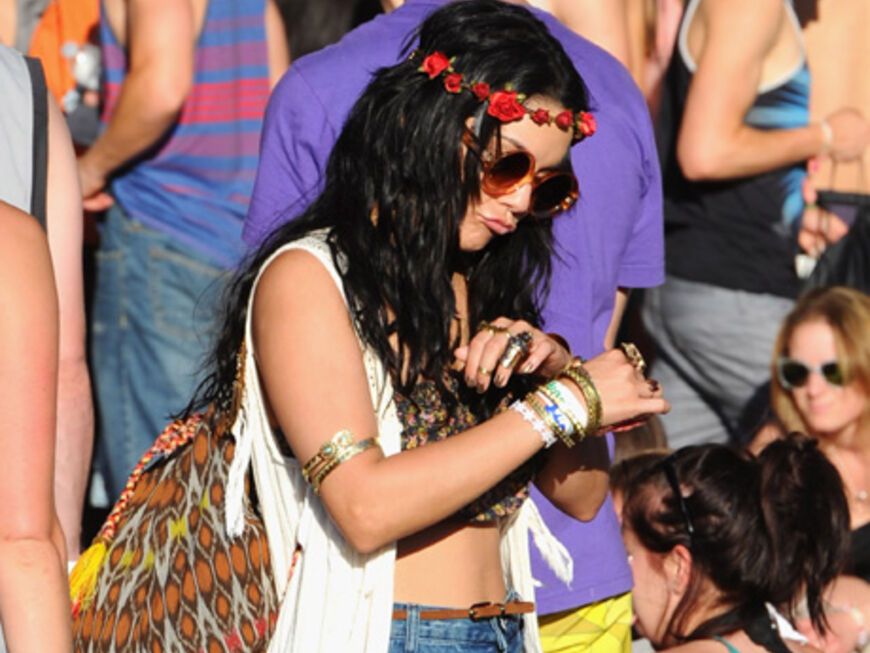 Aber auch Vanessa Hudgens genießt die Sonne, die Musik und die entspannte Stimmung beim Coachella Festival, das an zwei Wochenenden im April stattfindet