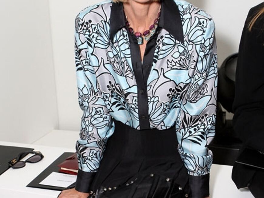 Gerade noch auf der New York Fahion Week, jetzt sitzt sie in der ersten Reihe in London: Die amerikanische Vogue-Chefin Anna Wintour