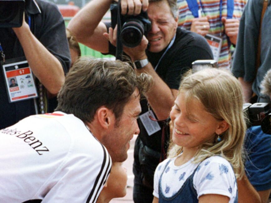 Berühmter Papa: Rekord-Nationalspieler Lothar Matthäus (damals 37) mit der kleinen Viola (damals 10) 