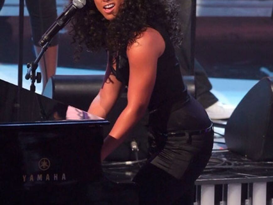 2007 tobt sich Soul-Lady Alicia Keys  am Flügel aus