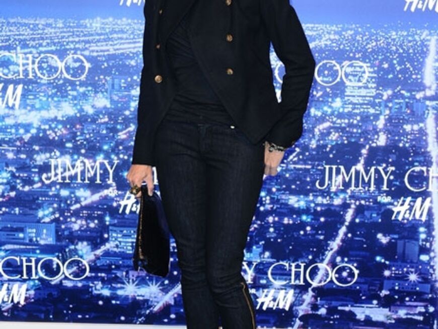 Sängerin Sheryl Crow im schwarzen Look von Designer Jimmy Choo. Erstmalig wird es auch Damenbekleidung geben