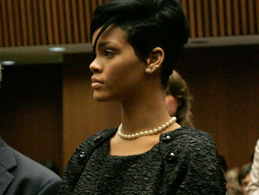 Rihanna vor Gericht. Sie sollte den Tathergang beschreiben und aussagen