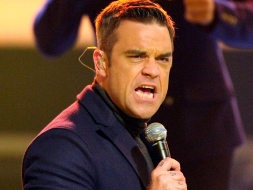 Wenn sie schon mal vor Ort sind, dann müssen sie natürlich auch performen. Robbie Williams brachte mit "Take That" die Halle zum Toben