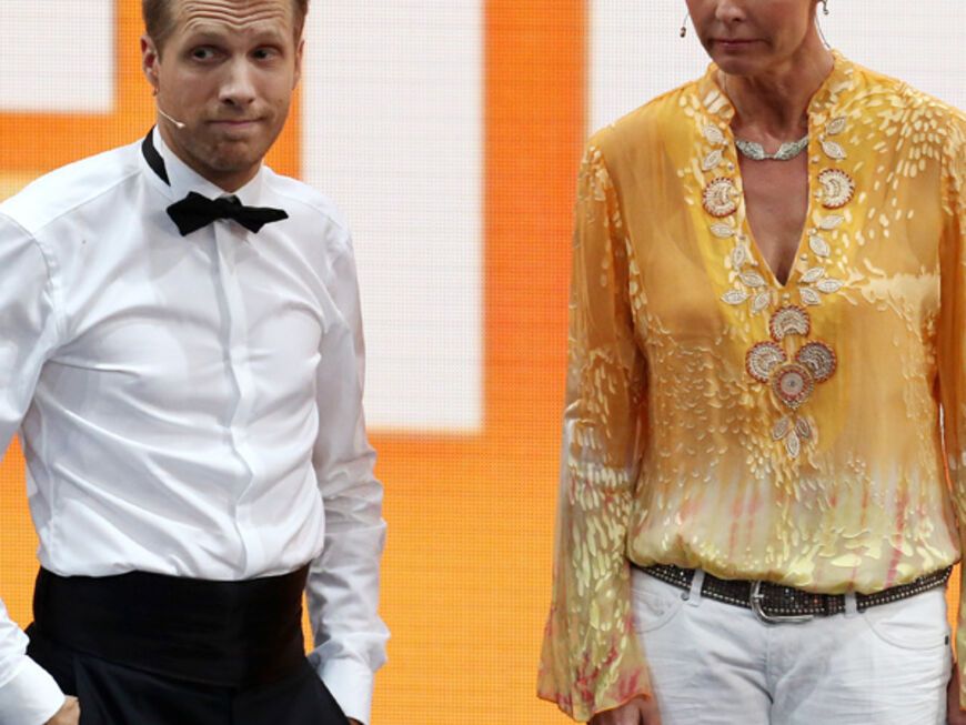 Warum diese verdutzten Blicke von Pocher und der Moderatorin Sonja Zietlow?