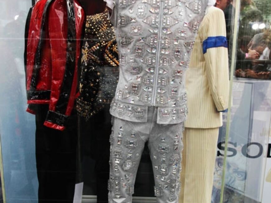 Zahlreiche exklusive Outfits des Popstars wurden bei der Premiere in der kalifornischen Metropole ausgestellt