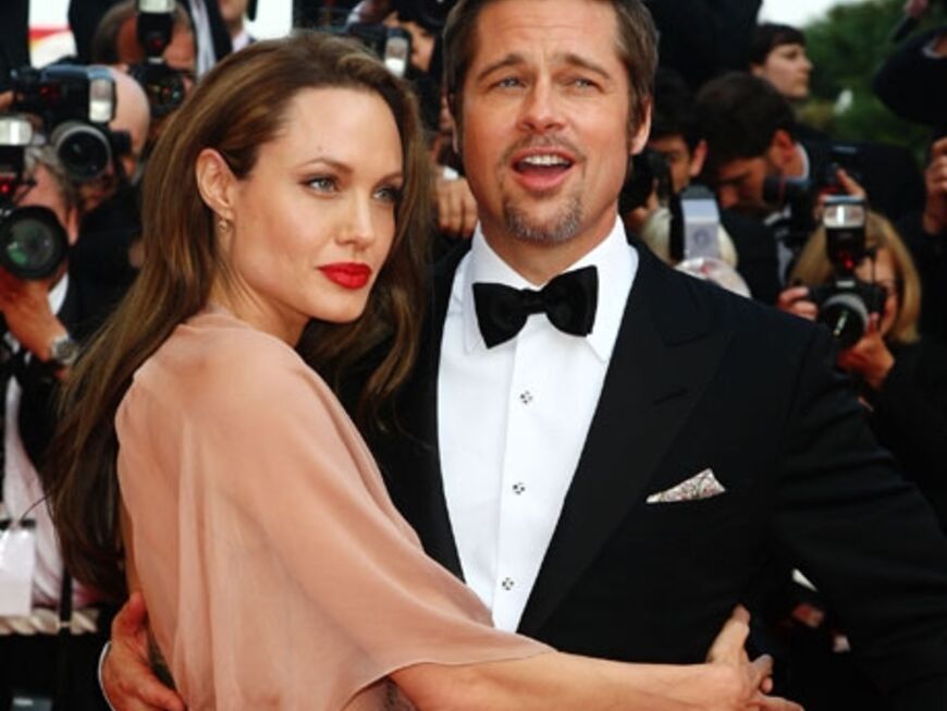 Angelina Jolie hält ihr Glück ganz fest: ihren Freund Brad Pitt